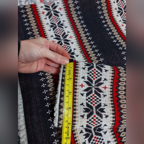 Hoodie upcycle from a blanket - Picture 9 of 10